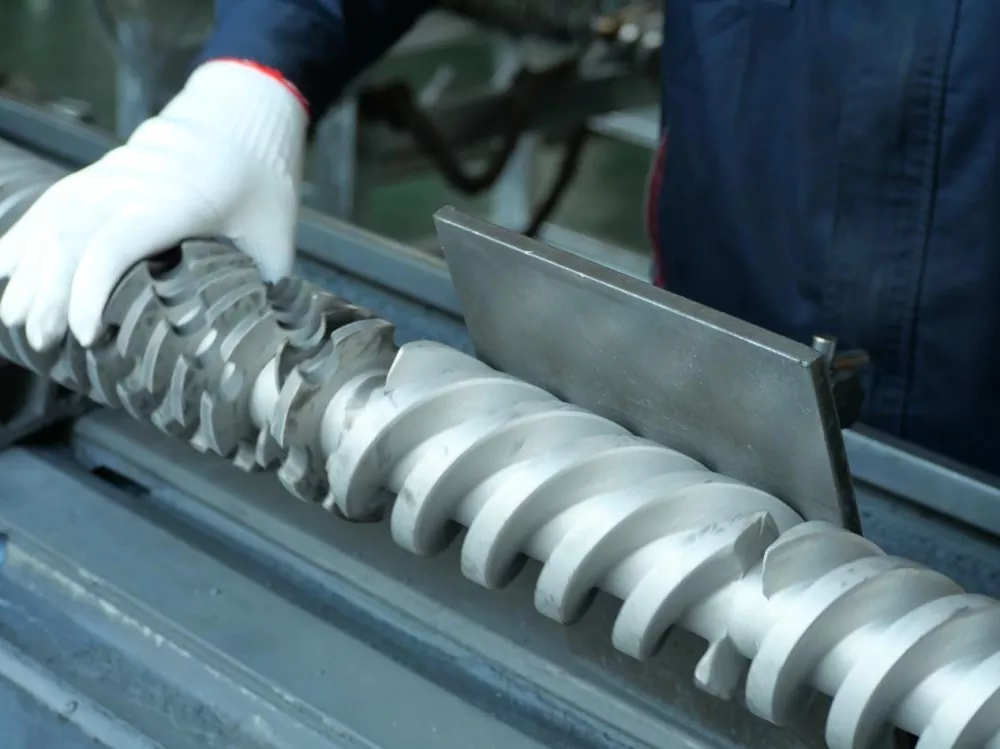 Momwe mungayeretsere screw single extruder popanda kuwononga wononga kapena mbiya
